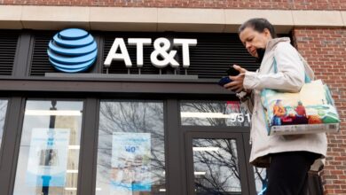 AT&T offers $5 credit after widespread service outage